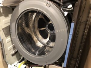【絶体絶命!?】ドラム式洗濯機の乾燥フィルター内に物を落とした時の対処法